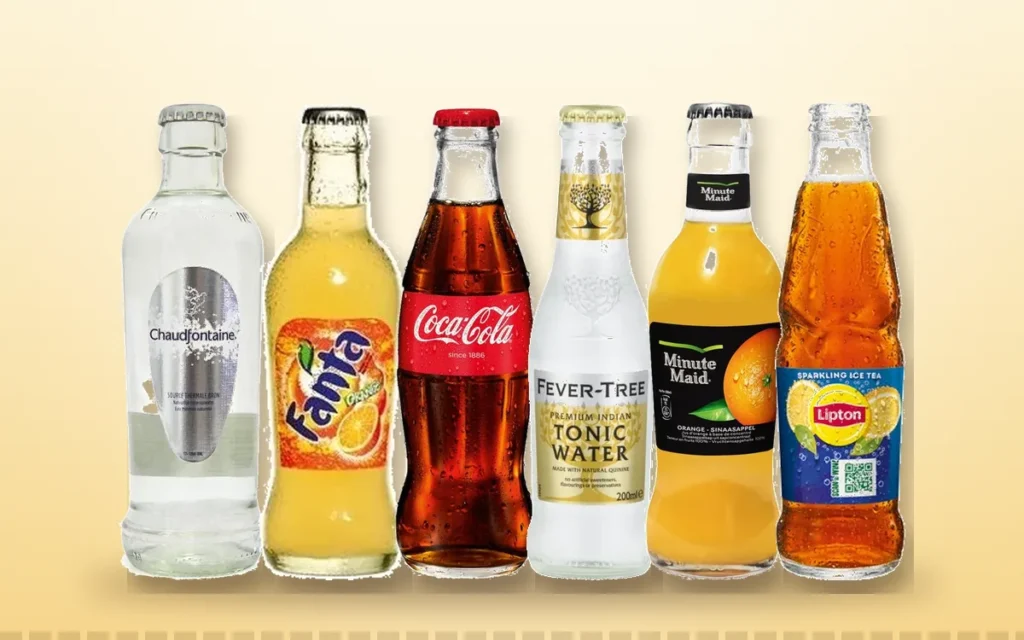Bouteilles de Chaudfontaine, Fanta, Coca-Cola, Fever-Tree Tonic, Minute Maid et Lipton Ice Tea